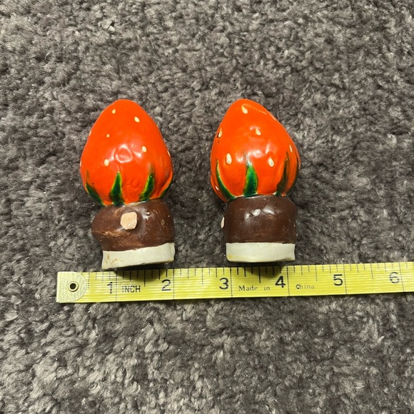 Vintage salt and pepper shakers - Picture 4 of 5